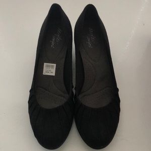 Black wedge shoes